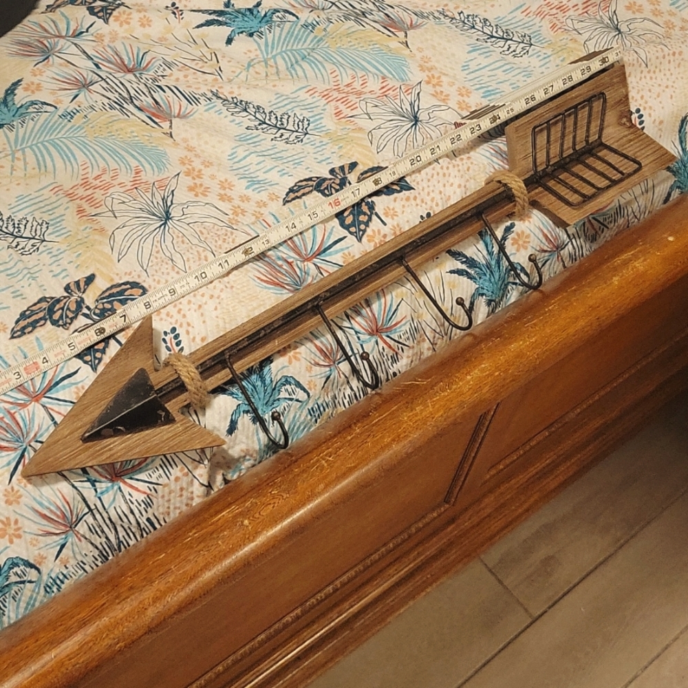 Arrow coat 👌 hanginger